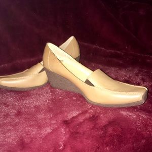 Carlo Borello Beige wedge shoe size 9M